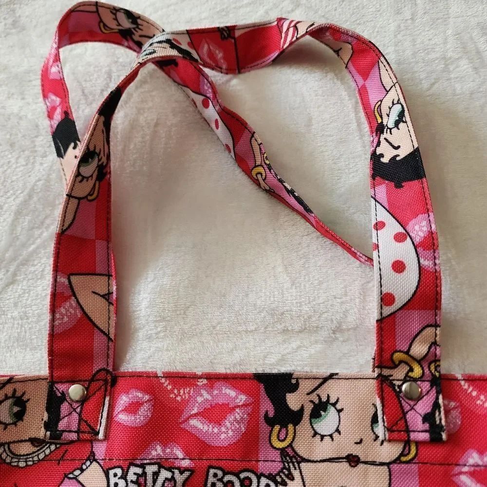 Betty Boop Magnetic Closure Tote Bag - Picture 3 of 6